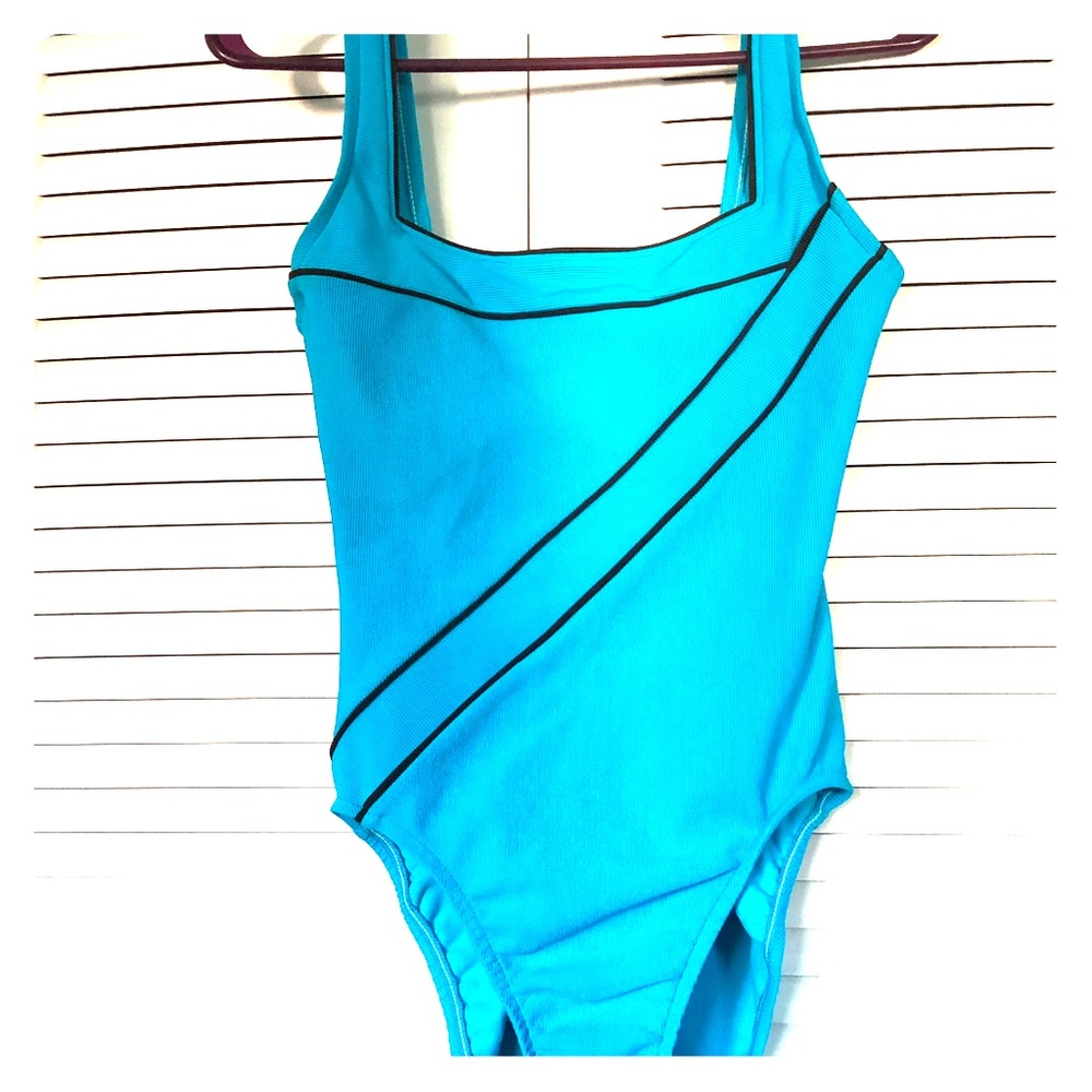 One pIece bathing suit